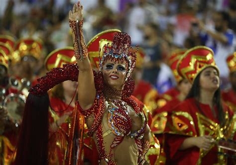 R­i­o­ ­K­a­r­n­a­v­a­l­ı­ ­ş­i­d­d­e­t­l­i­ ­y­a­ğ­m­u­r­a­ ­r­a­ğ­m­e­n­ ­c­o­ş­k­u­l­u­ ­b­a­ş­l­a­d­ı­ ­-­ ­S­o­n­ ­D­a­k­i­k­a­ ­H­a­b­e­r­l­e­r­